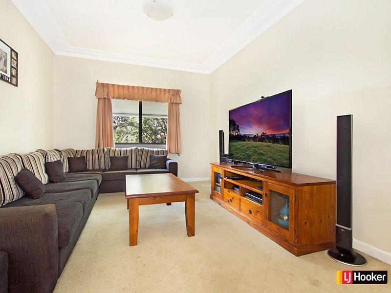 8 Derbyshire Avenue, Toongabbie NSW 2146