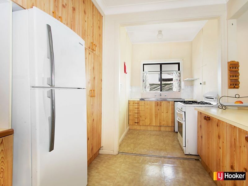 8 Derbyshire Avenue, Toongabbie NSW 2146