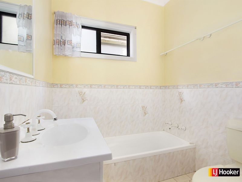 8 Derbyshire Avenue, Toongabbie NSW 2146