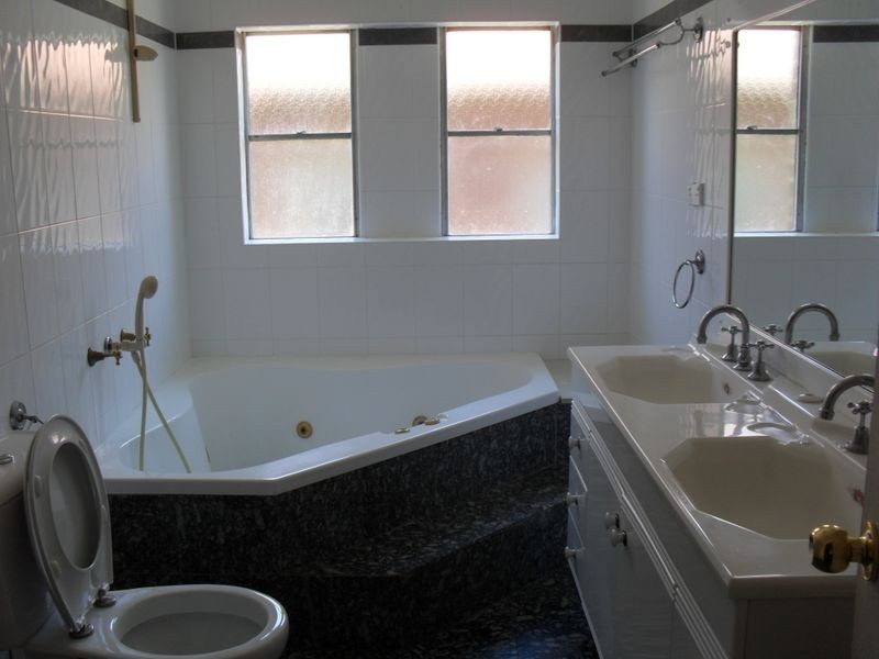 22 Robilliard Street, Mays Hill NSW 2145