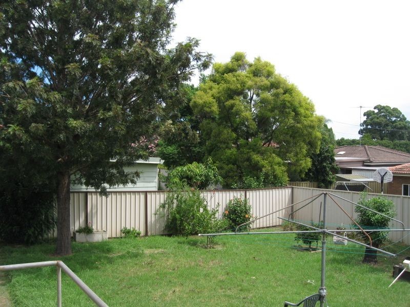 18 Mackenzie Blvd, Seven Hills NSW 2147