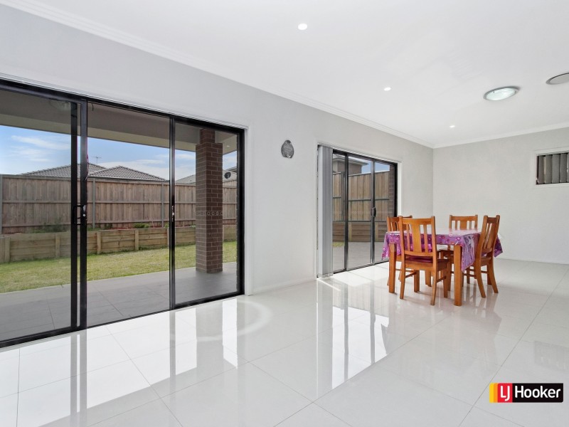 7 Blue Street, Minto NSW 2566