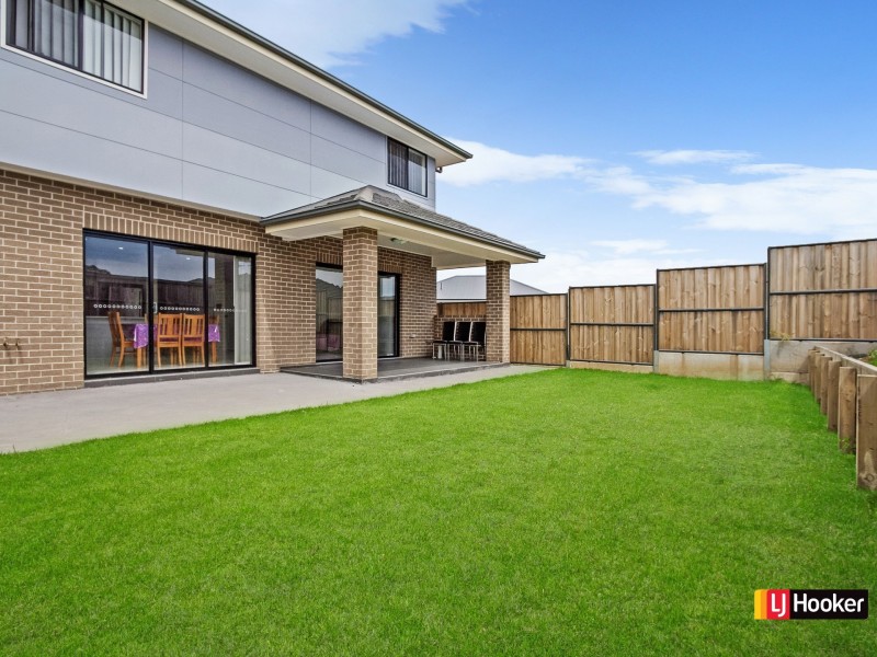 7 Blue Street, Minto NSW 2566