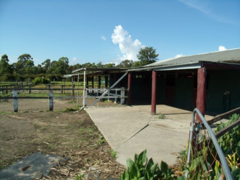 9 Racecourse Rd, Cessnock NSW 2325