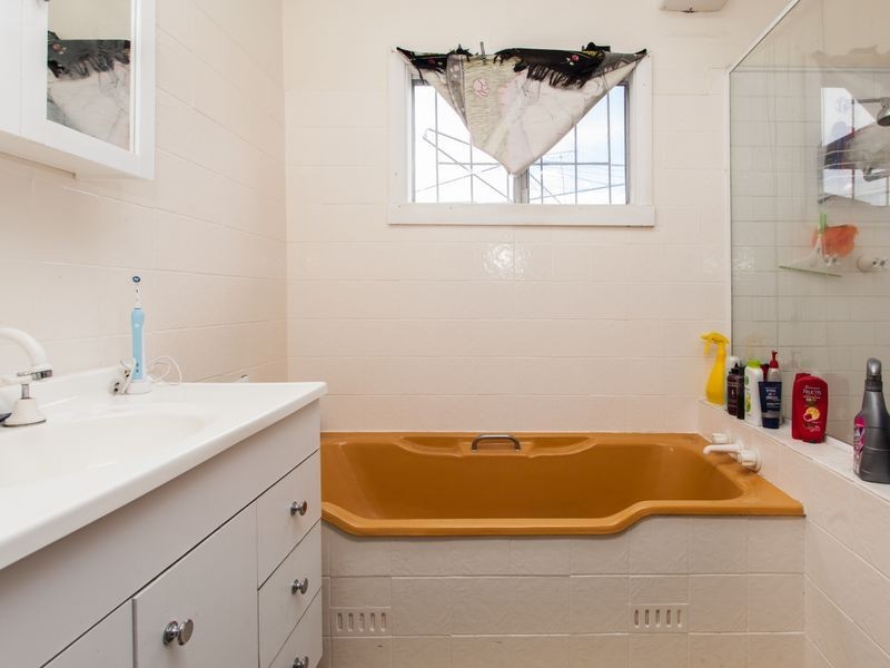 4 Orange St, Abermain NSW 2326