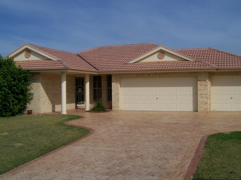 5 Fitzgibbon Place, Kurri Kurri NSW 2327