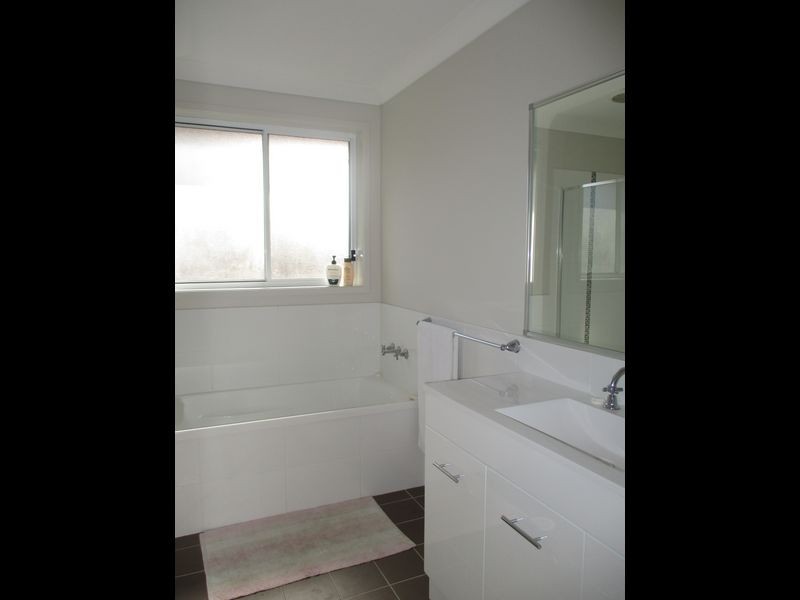 21 Stonebridge Dr, Cessnock NSW 2325