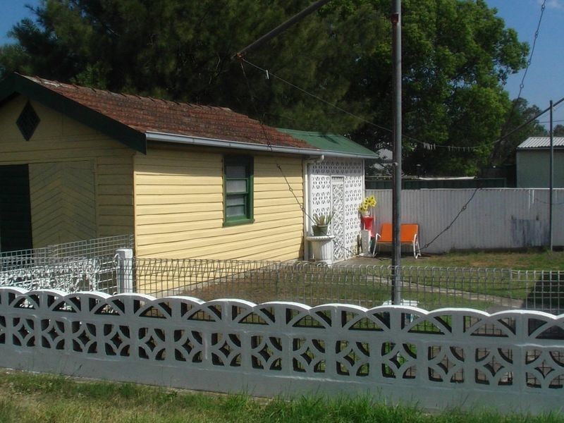 3 Albury Street, Abermain NSW 2326