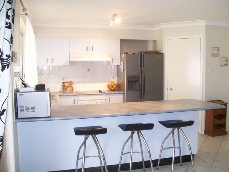 8 Parker Place, Kurri Kurri NSW 2327