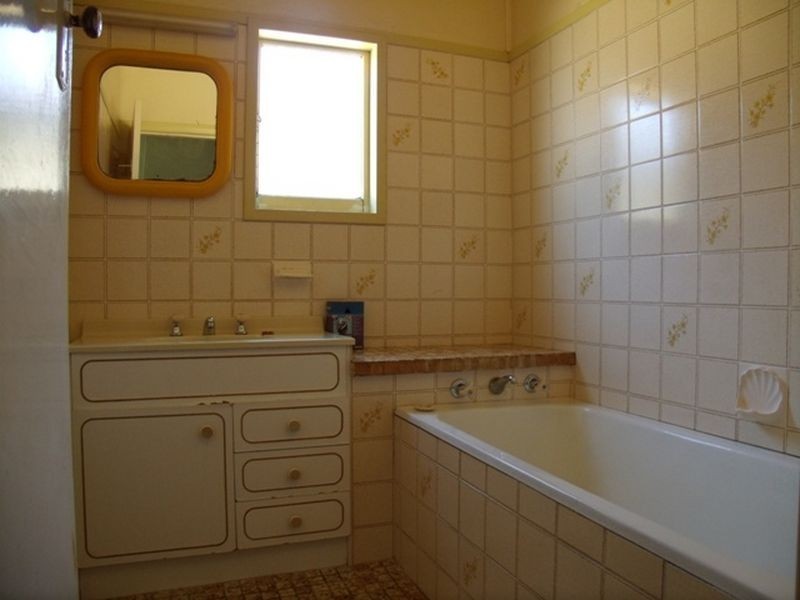 70 Deakin Street, Kurri Kurri NSW 2327