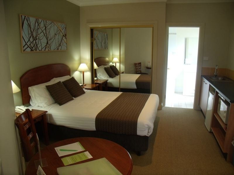 Villa 27 & The Leisure Inn Cnr Broke & McDonalds Rd, Pokolbin NSW 2320