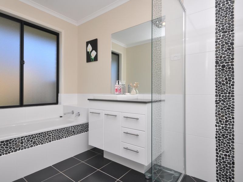 42 Woodlands Drive, Weston NSW 2326