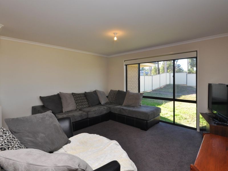 42 Woodlands Drive, Weston NSW 2326