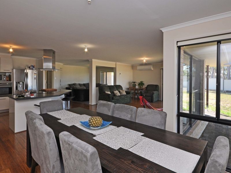 42 Woodlands Drive, Weston NSW 2326