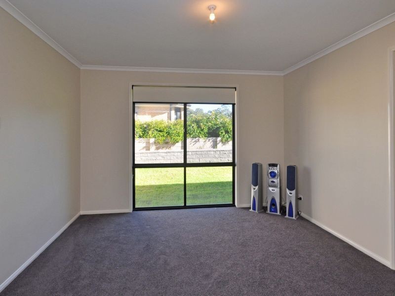 42 Woodlands Drive, Weston NSW 2326