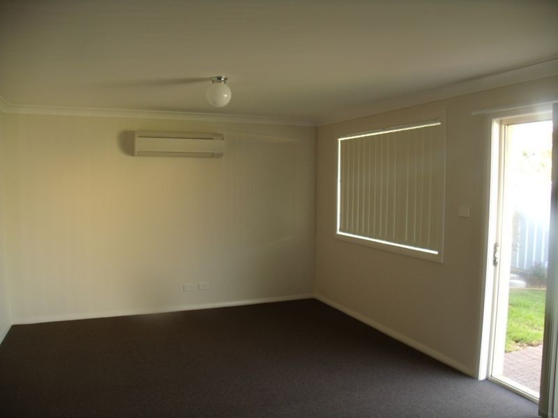 2/2a Desmond Street, Cessnock NSW 2325