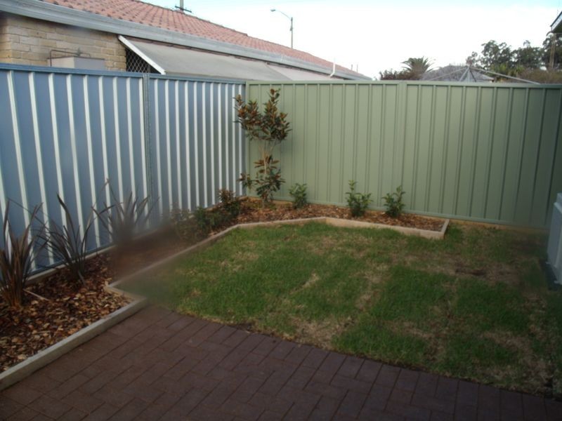 2/2a Desmond Street, Cessnock NSW 2325