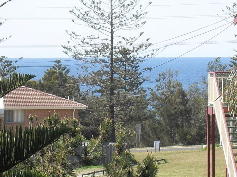 16 Evans Road, Tuross Head NSW 2537