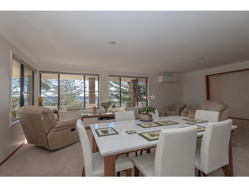 32 Coral Crescent, Tuross Head NSW 2537