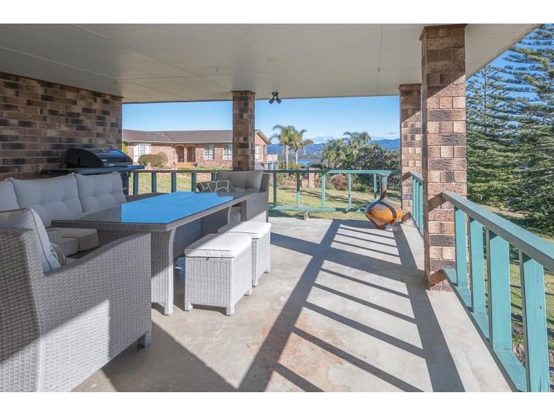 32 Coral Crescent, Tuross Head NSW 2537