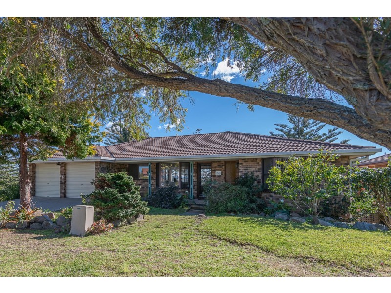32 Coral Crescent, Tuross Head NSW 2537