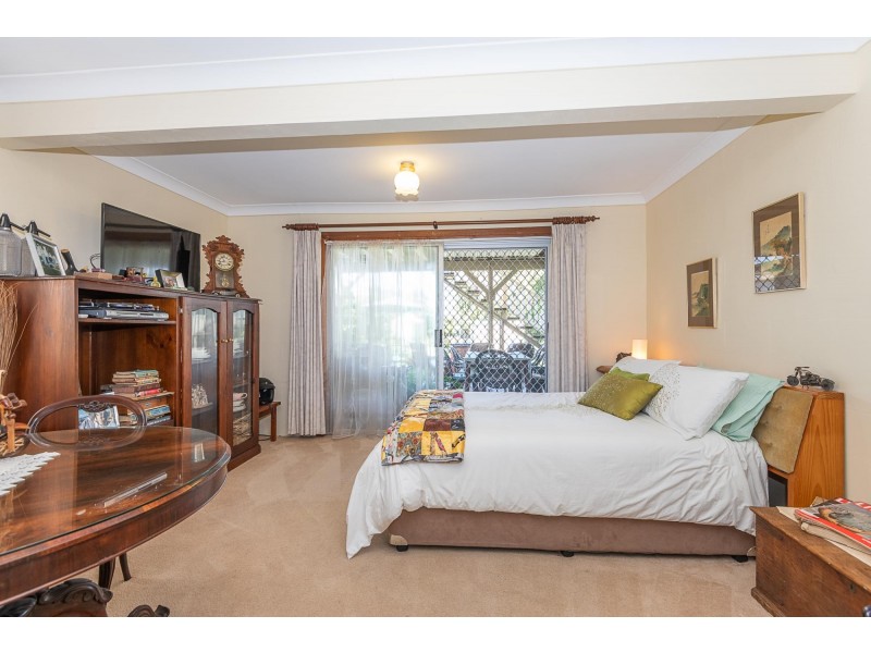 4 Coogee Street, Tuross Head NSW 2537