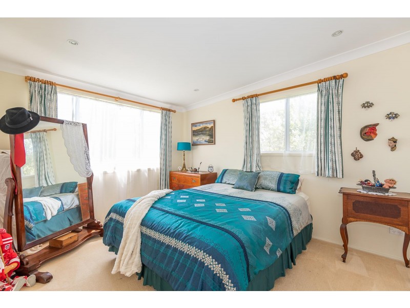 4 Coogee Street, Tuross Head NSW 2537