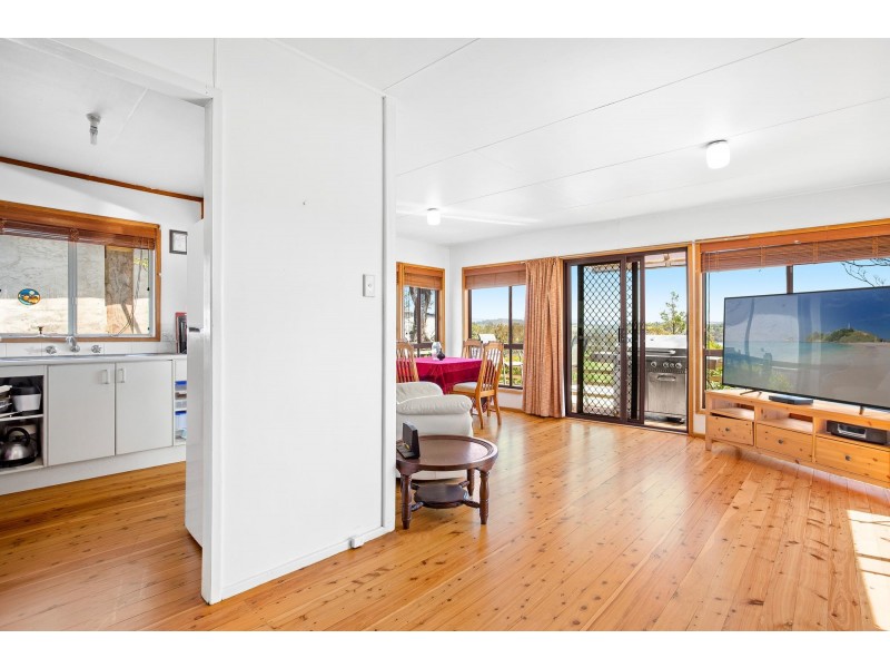 14 Lake Street, Tuross Head NSW 2537