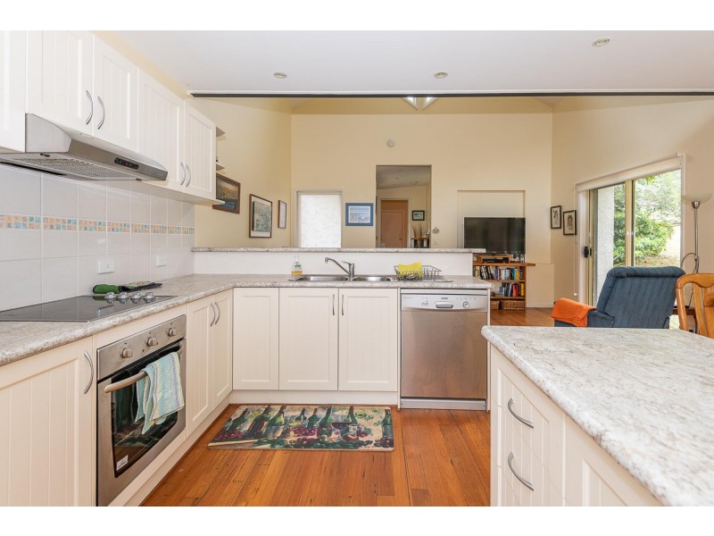 A/10 Hood Crescent, Tuross Head NSW 2537