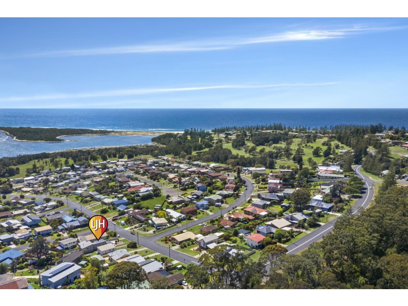12 Anderson Avenue, Tuross Head NSW 2537