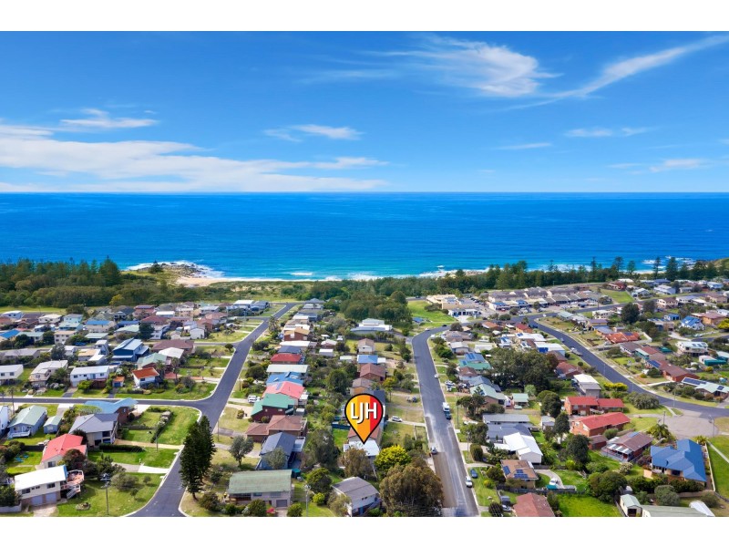 4 Evans Road, Tuross Head NSW 2537
