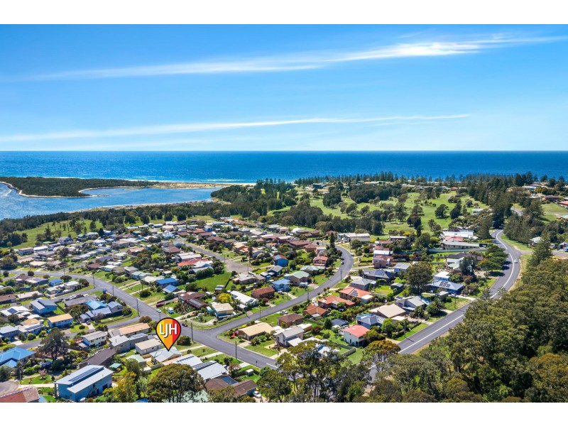 8 Anderson Avenue, Tuross Head NSW 2537