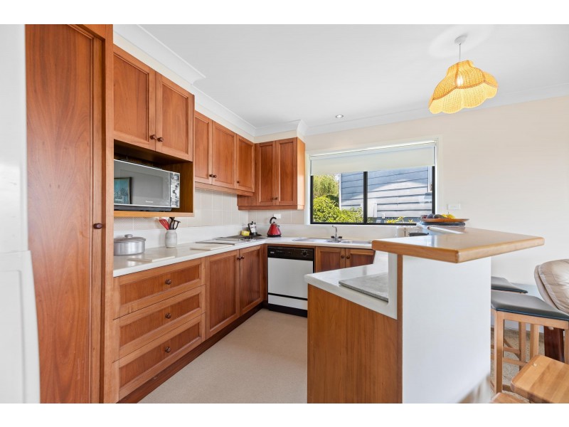 1 Trafalgar Road, Tuross Head NSW 2537