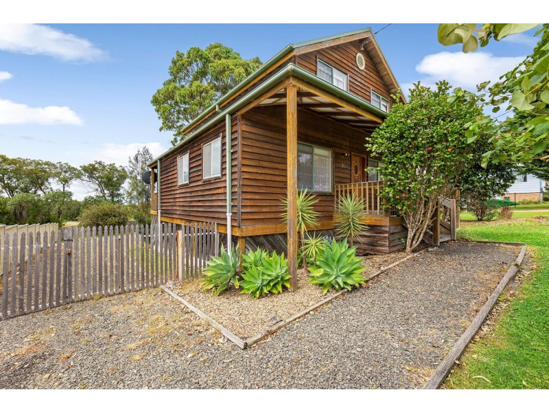 16 Andrew Avenue, Tuross Head NSW 2537