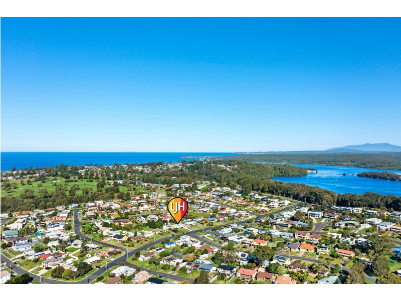 17 Anderson Avenue, Tuross Head NSW 2537