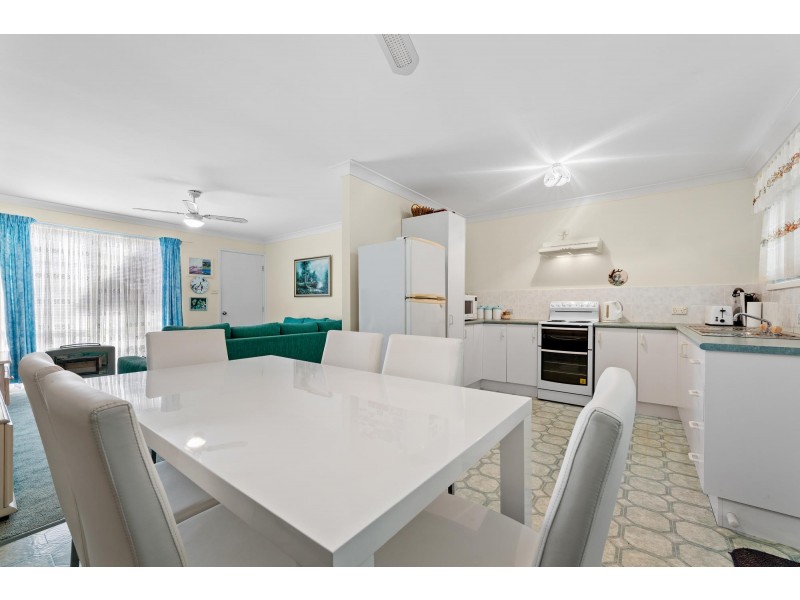 17 Anderson Avenue, Tuross Head NSW 2537