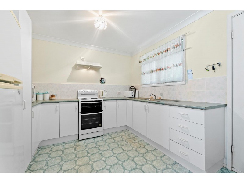 17 Anderson Avenue, Tuross Head NSW 2537