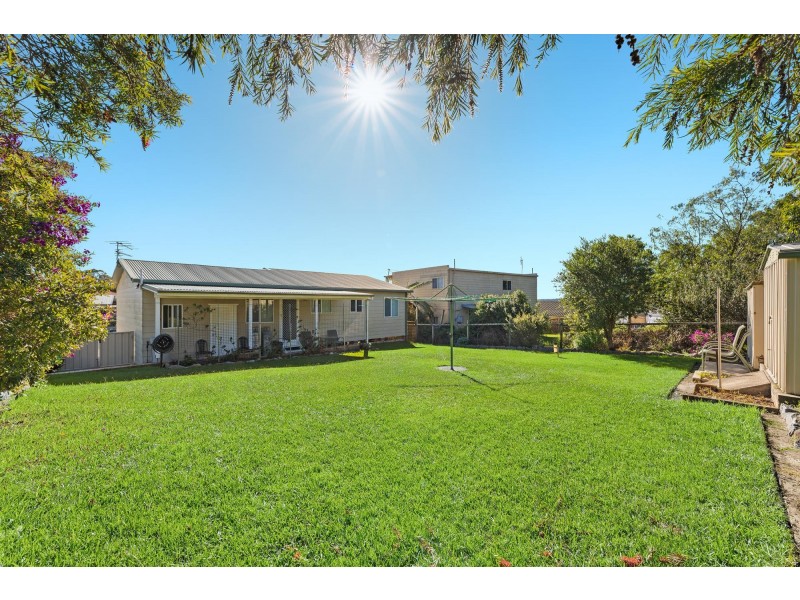 17 Anderson Avenue, Tuross Head NSW 2537