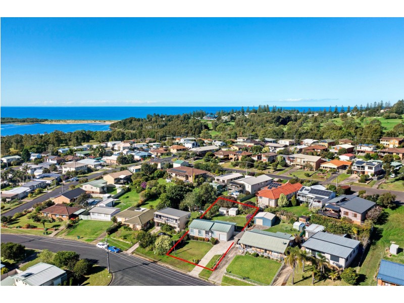 17 Anderson Avenue, Tuross Head NSW 2537