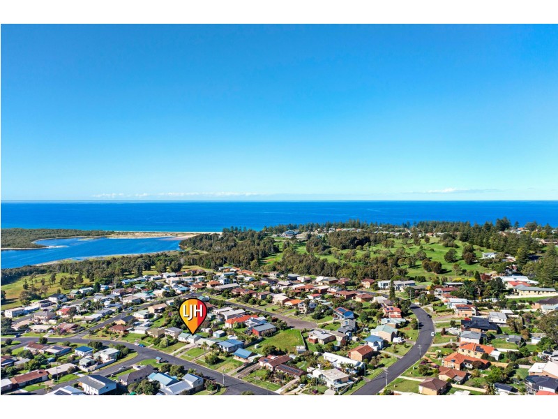 17 Anderson Avenue, Tuross Head NSW 2537