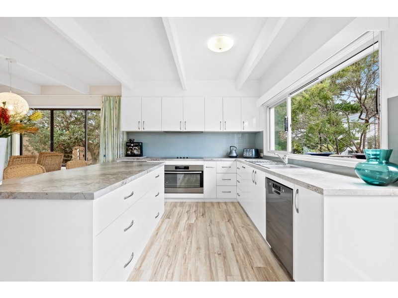 25 Coogee Street, Tuross Head NSW 2537