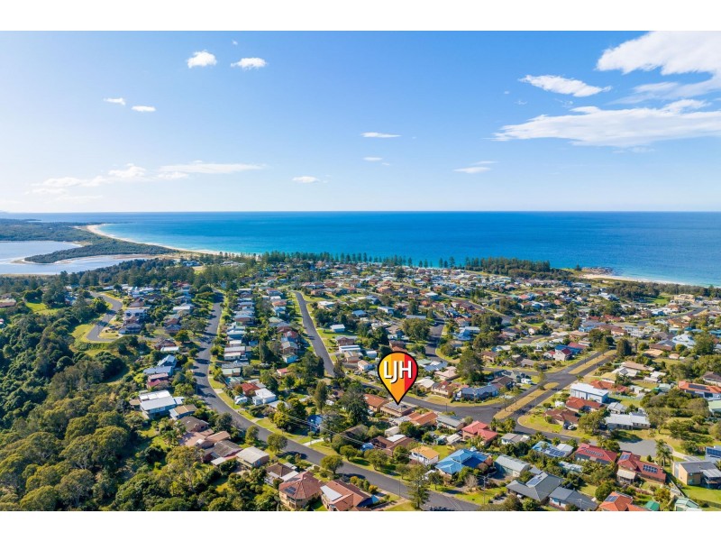 65 Salmon Street, Tuross Head NSW 2537
