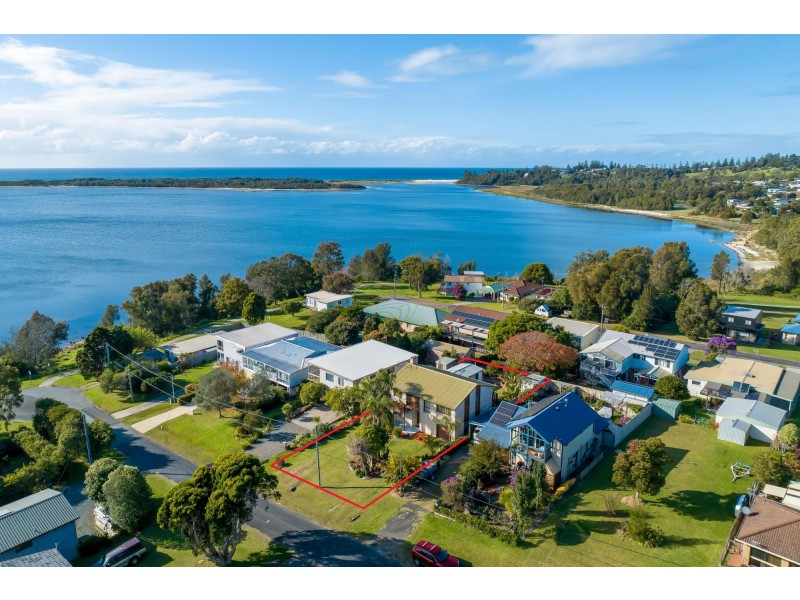 41 Lake Street, Tuross Head NSW 2537