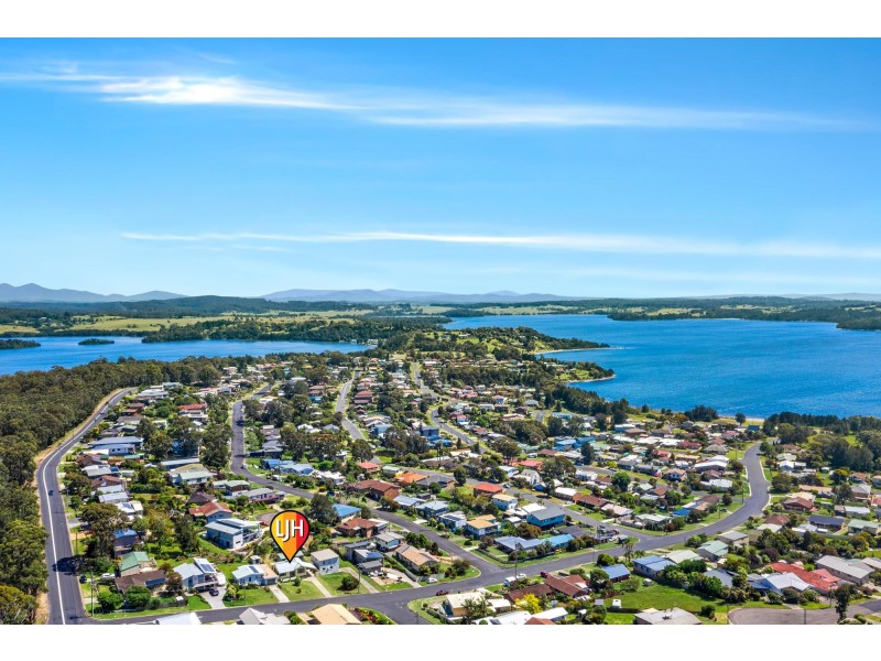 8 Anderson Avenue, Tuross Head NSW 2537