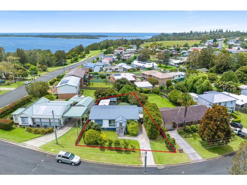 4 Gould Street, Tuross Head NSW 2537