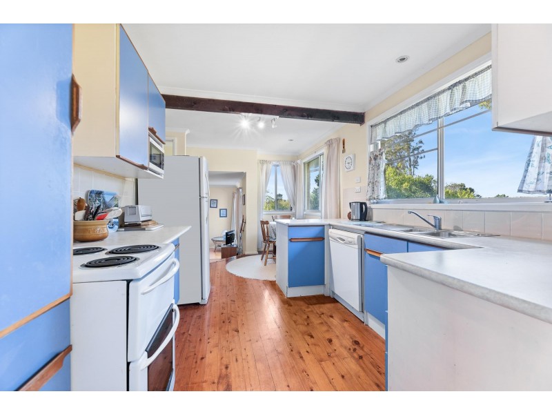 31 Hawkins Road, Tuross Head NSW 2537