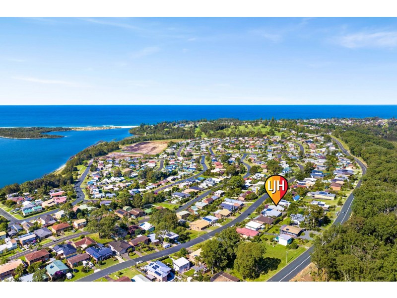 69 Coogee Street, Tuross Head NSW 2537