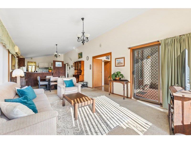 8 Pleasant Place, Tuross Head NSW 2537