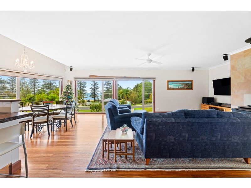 90 Nelson Parade, Tuross Head NSW 2537