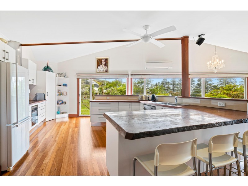 90 Nelson Parade, Tuross Head NSW 2537